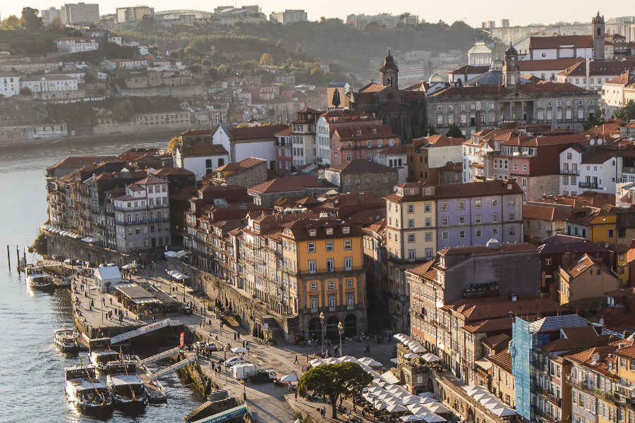 Alojamento Local: Porto perspectiva ano em linha com 2024